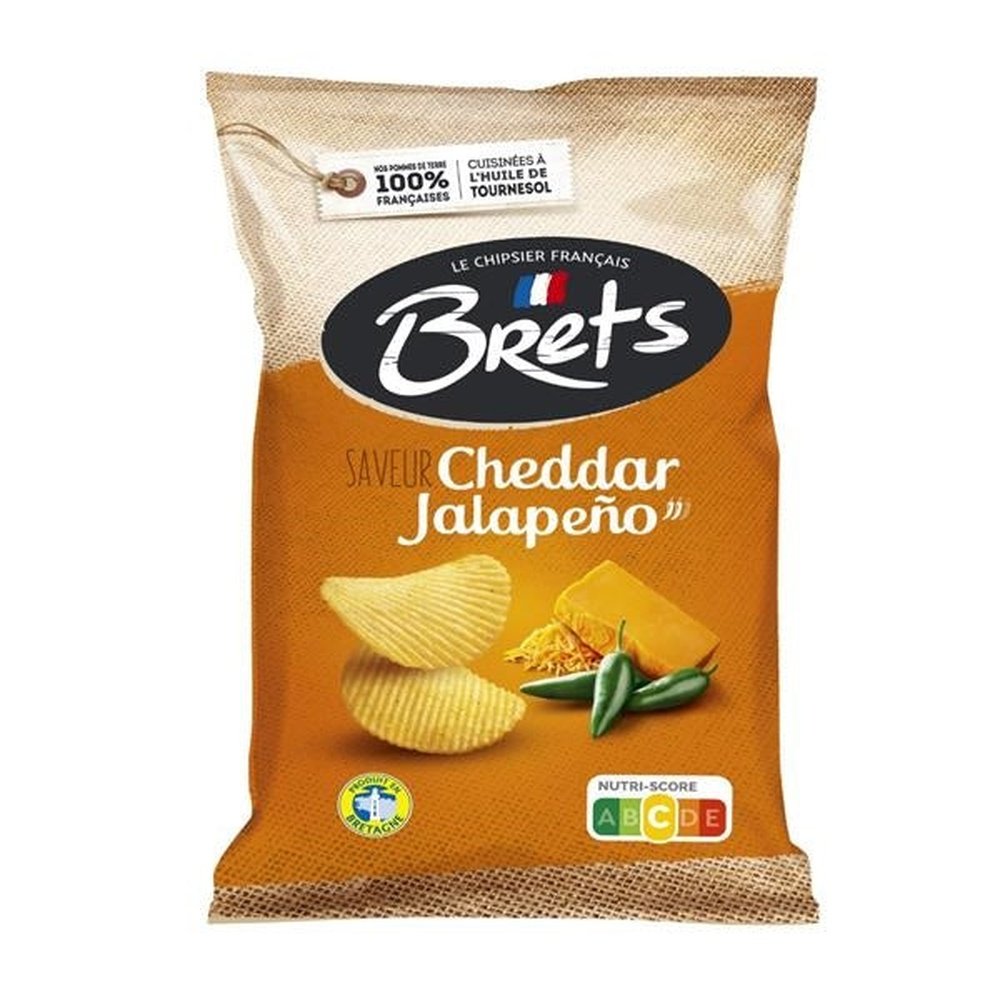 Un paquet orange et brun sur fond blanc avec 2 chips, 3 piments verts et un morceau de cheddar