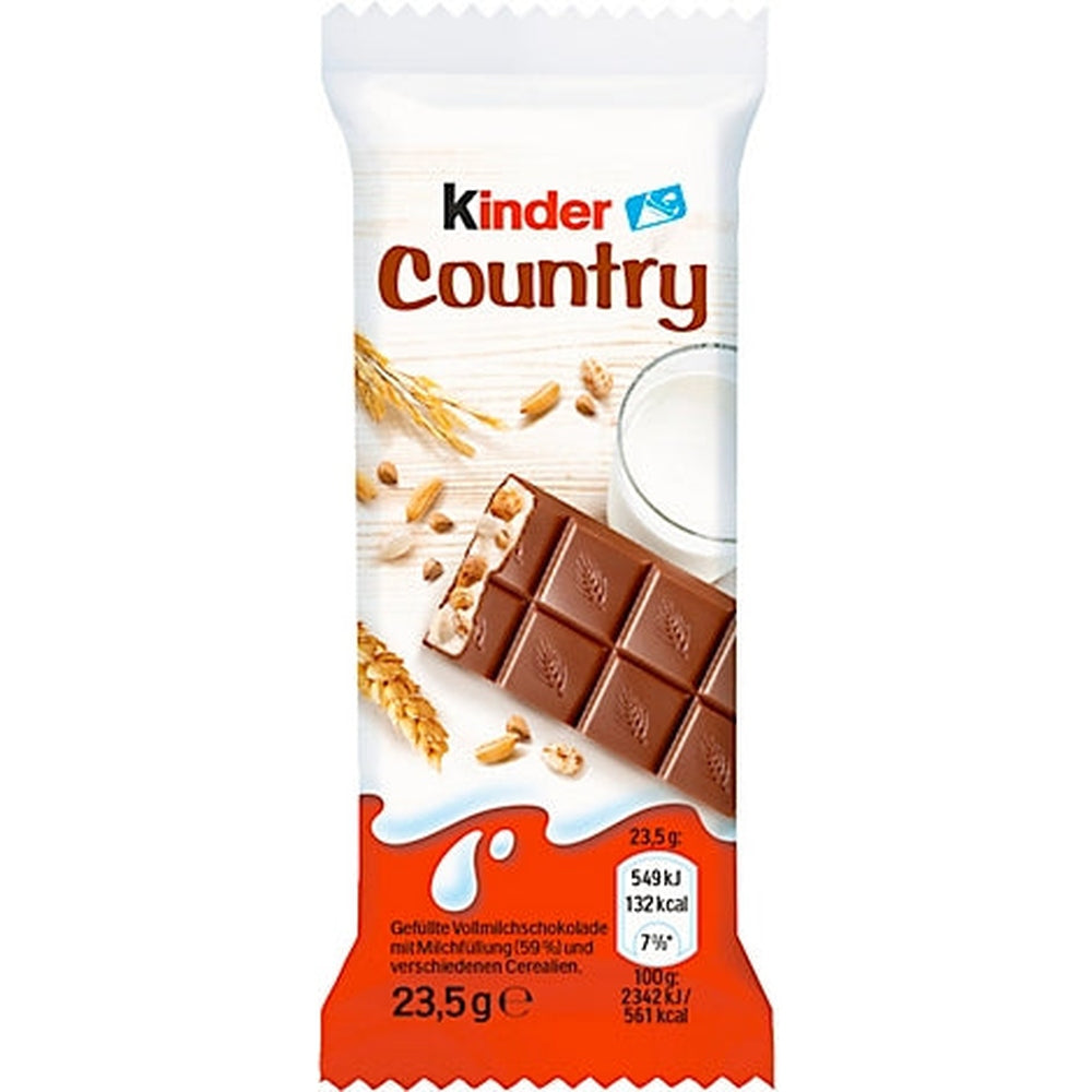Un emballage blanc et orange sur fond blanc avec une barre chocolaté et des épis de blé et un verre de lait